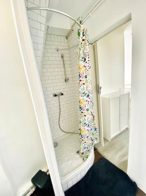 Appartement Vue Tour Eiffel Ligne 14 A Cote De Paris Gentilly Εξωτερικό φωτογραφία